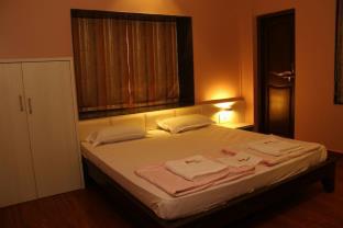 Vrundavan Deluxe,Ratnagiri>>Ganpatipule,3 star