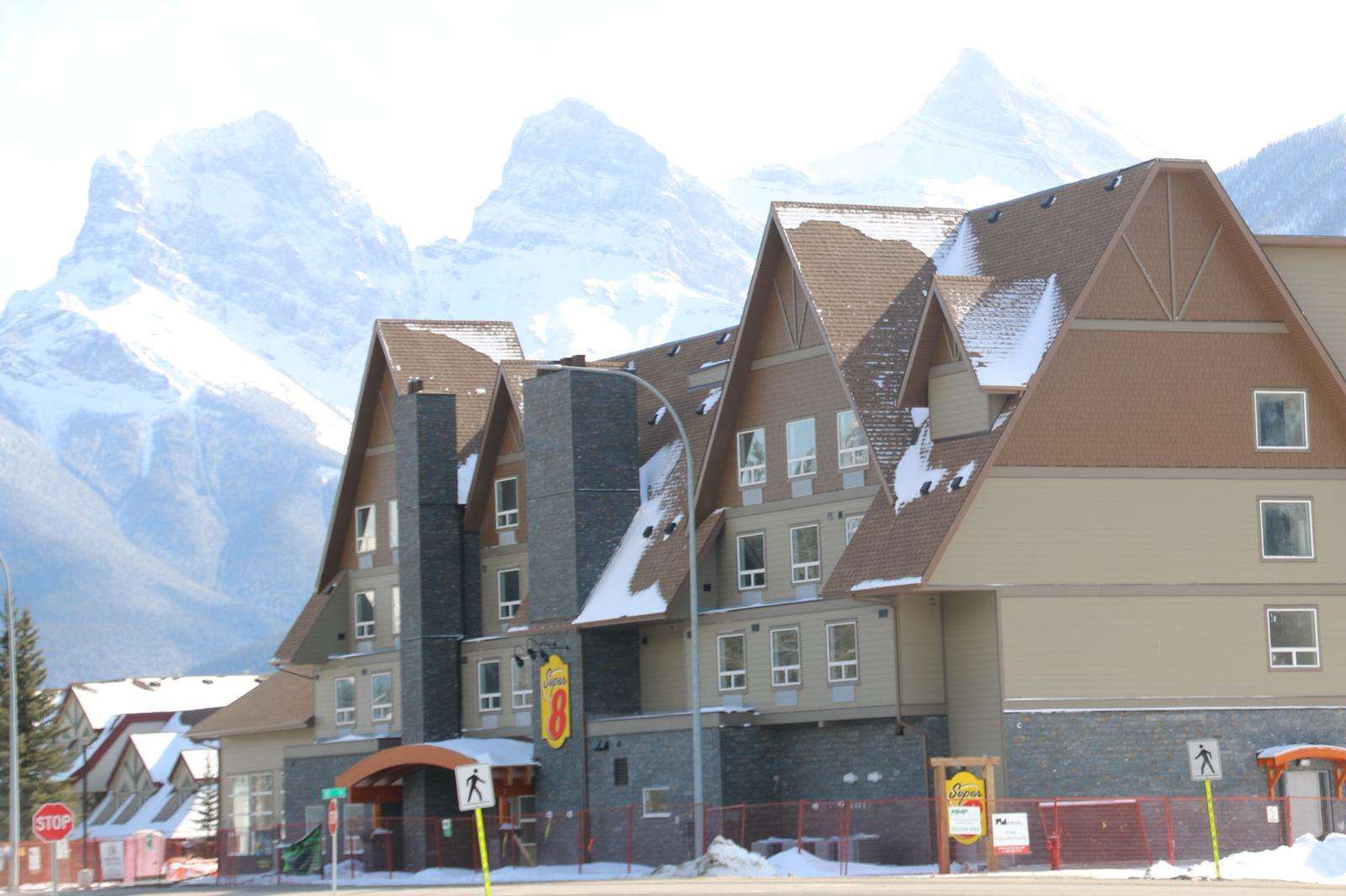 super 8 by wyndham canmore