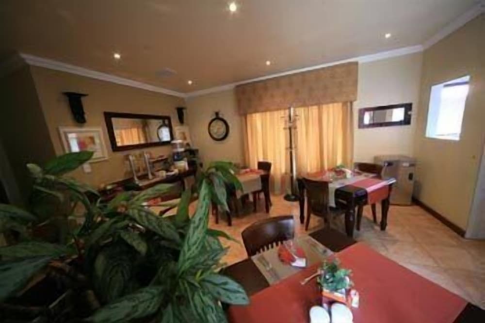 le cozmo guest house