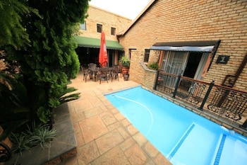 le cozmo guest house