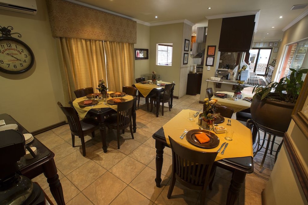 le cozmo guest house