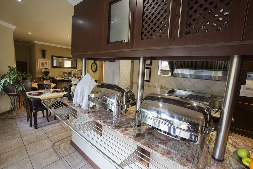 le cozmo guest house