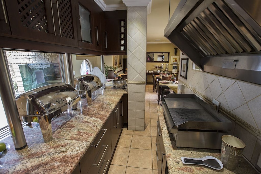 le cozmo guest house