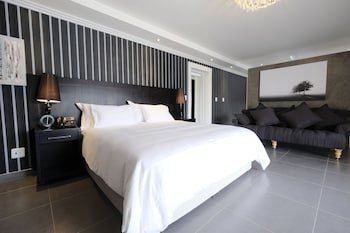 villa moyal