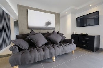 villa moyal