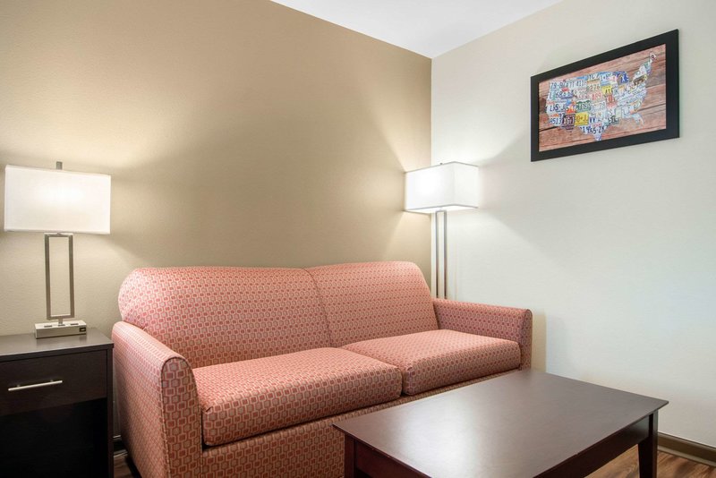 econo lodge inn and suites