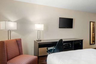 econo lodge inn and suites