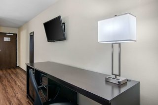 econo lodge inn and suites