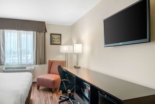 econo lodge inn and suites