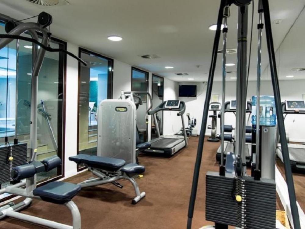 adina apartment hotel berlin checkpoint charlie