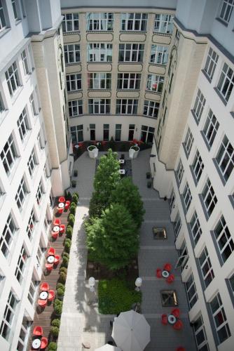 adina apartment hotel berlin checkpoint charlie