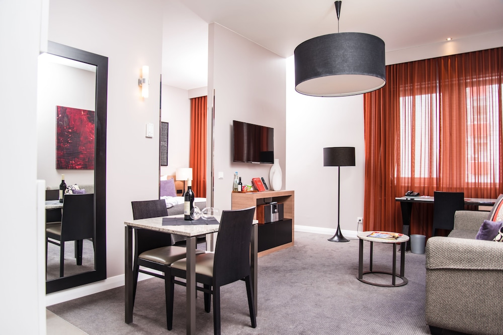 adina apartment hotel berlin checkpoint charlie