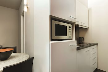 adina apartment hotel berlin checkpoint charlie