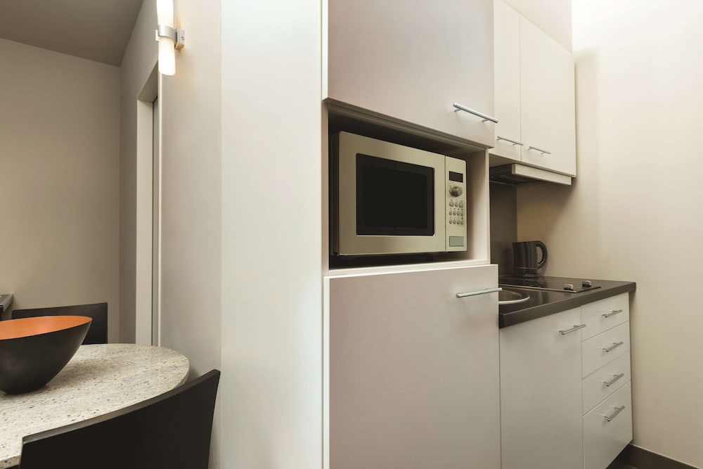 adina apartment hotel berlin checkpoint charlie