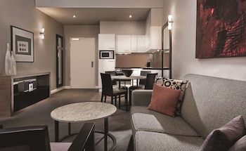 adina apartment hotel berlin checkpoint charlie