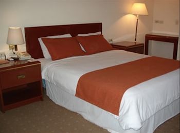 Tolteka Plaza,Santa Ana>>Joya De Ceren,3.5 star