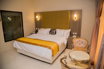 Maxbe Continental Hotel,Independence Layout>>Enugu,3.5 star