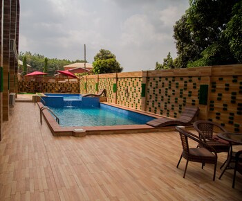 maxbe continental hotel