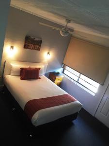Nicholas Royal Motel,Haymarket>>Hay,4 star