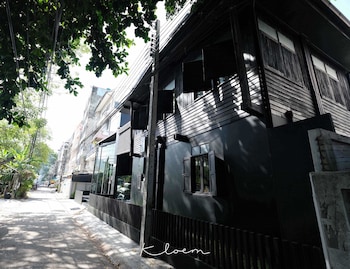 kloem hostel adults only