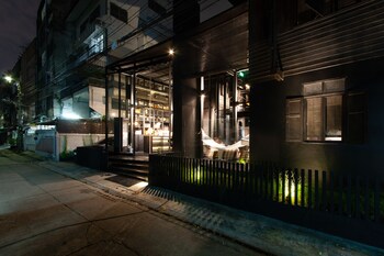 kloem hostel adults only