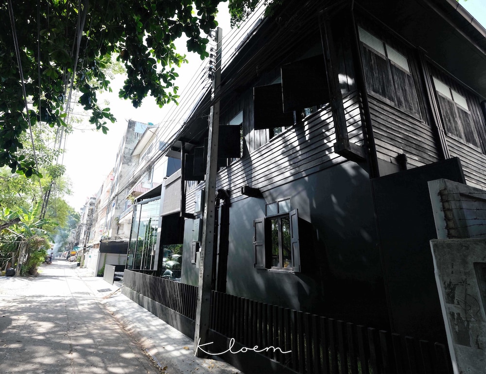 kloem hostel adults only