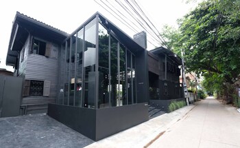 kloem hostel adults only