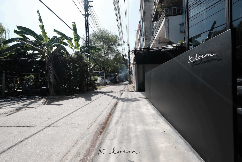 kloem hostel adults only