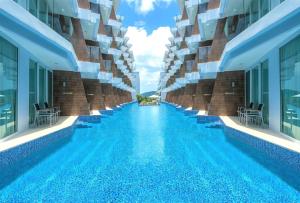 the beachfront hotel phuket