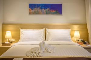 the beachfront hotel phuket