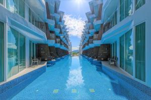 the beachfront hotel phuket