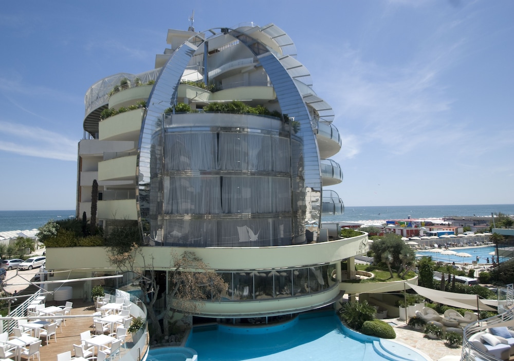 hotel waldorf premier resort