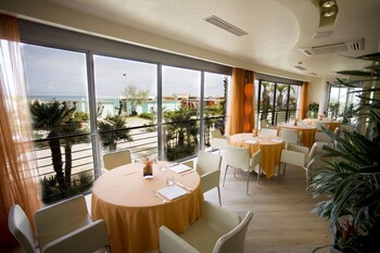 hotel waldorf premier resort