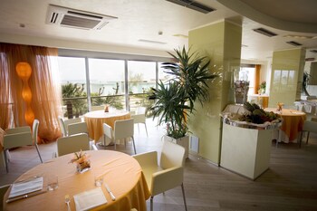 hotel waldorf premier resort