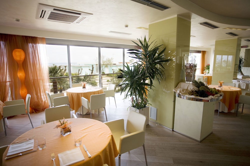 hotel waldorf premier resort