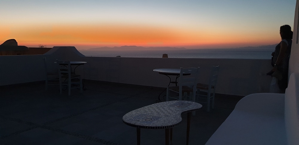 aethrio sunset village oia