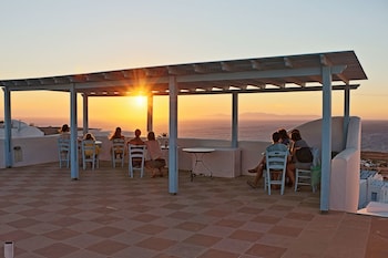 aethrio sunset village oia
