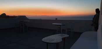 aethrio sunset village oia