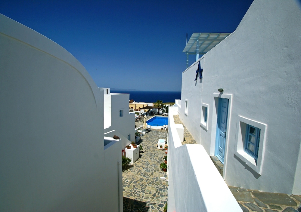 aethrio sunset village oia