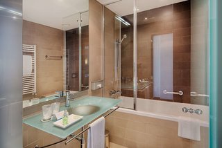 Nh Savona Darsena,Savona>>Genoa,4 star