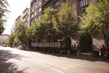 city nest modern and cozy suites