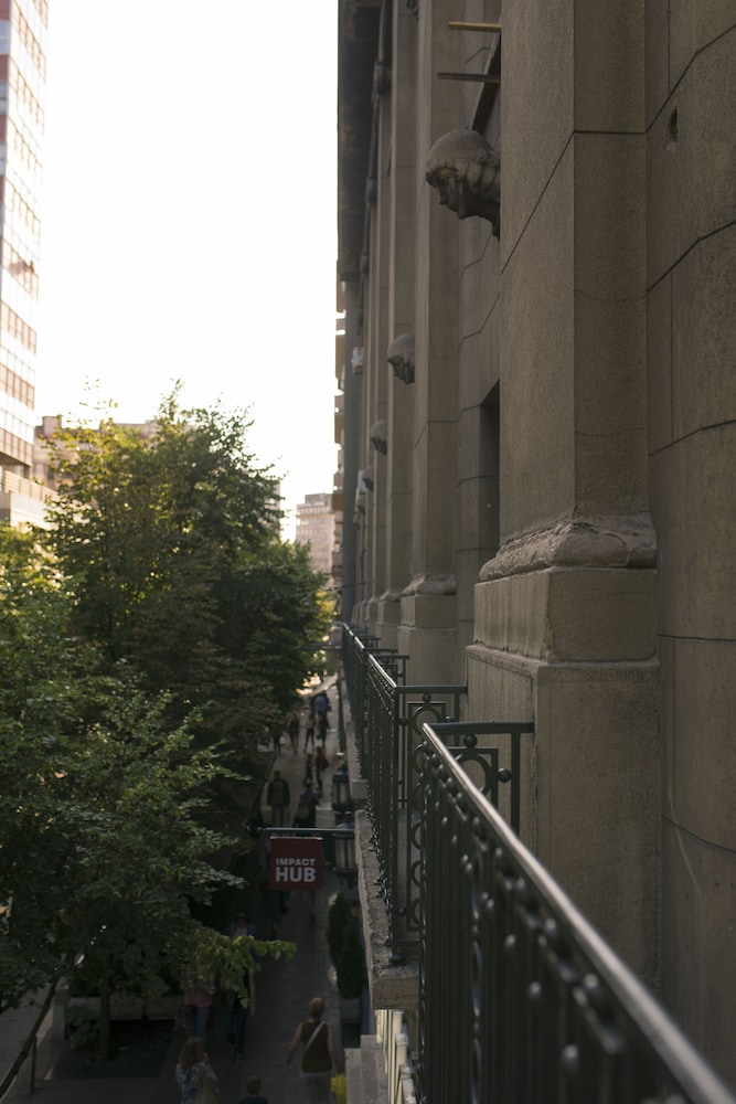 city nest modern and cozy suites