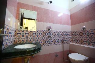 Hotel Yash Residency Assi Ghat & Bhu,B34/130, Manas Nagar Colony, Durgakund, Tulsi Manas Mandir Colony, Extension, Varanasi,2 star