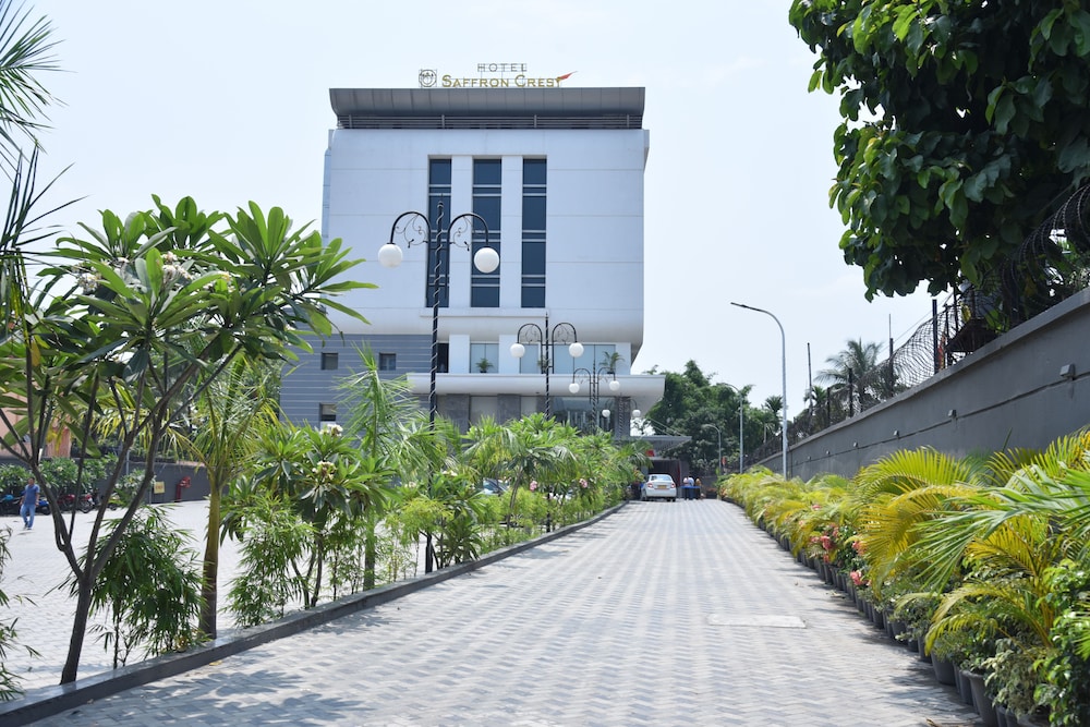 hotel saffron crest