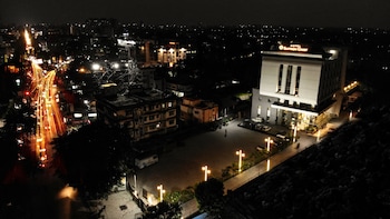hotel saffron crest