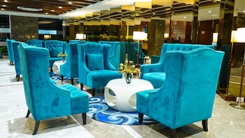 hotel saffron crest