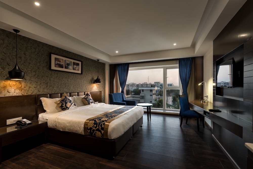hotel saffron crest