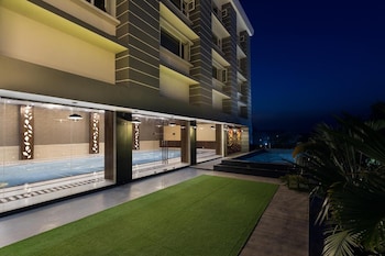hotel saffron crest