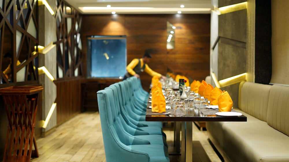 hotel saffron crest