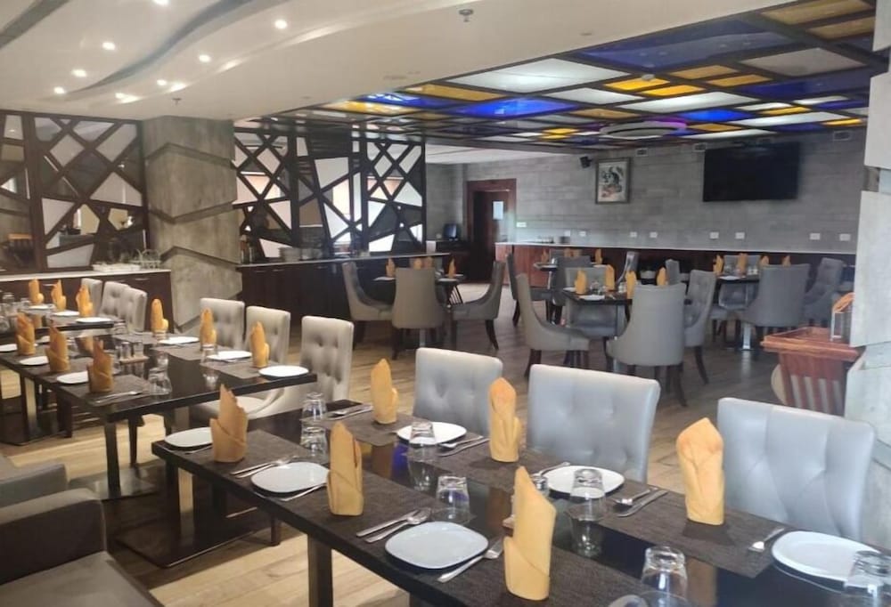 hotel saffron crest